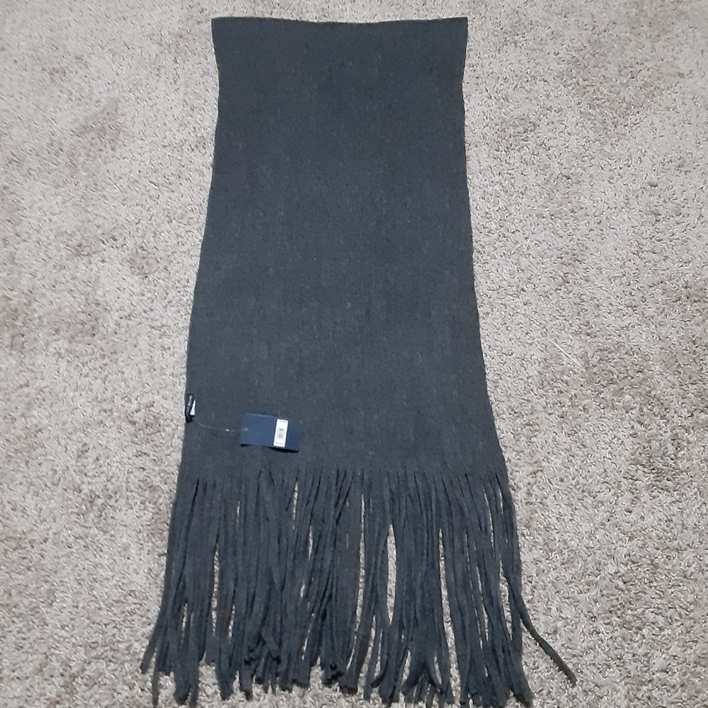 Lucky Brand Scarf Unsized/gray with fringe. NWT-Retail $69.50.